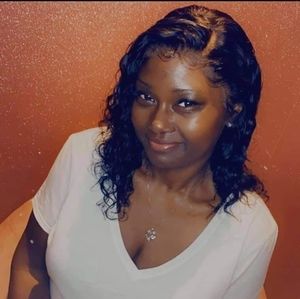 Meet your Posher, Ebony